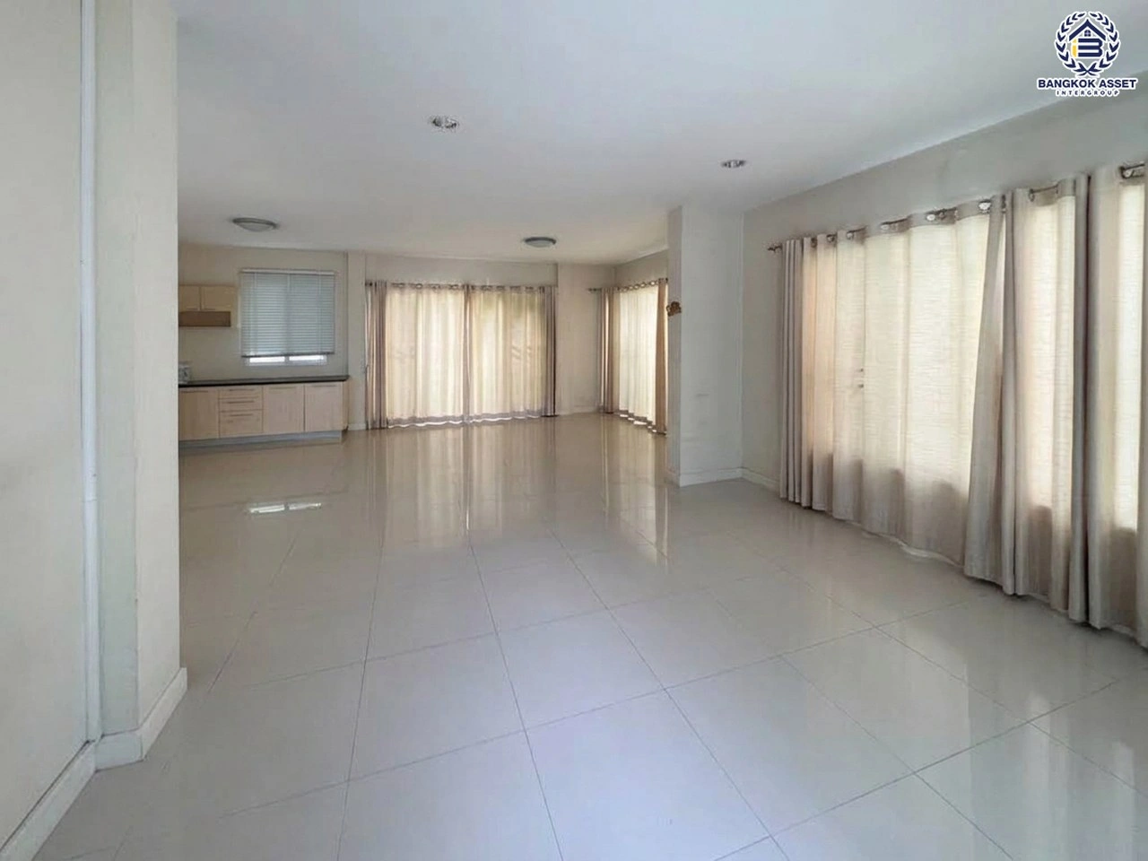 บ้านเดี่ยว 2 ชั้น โครงการ บางกอก บูเลอวาร์ด ราชพฤกษ์-พระราม 5 เนื้อที่ 58.4 ตร.ว. พื้นที่ใช้สอย 203 ตร.ม. ฟังก์ชัน 3 ห้องนอน 3 ห้องน้ำ 2 ที่จอดรถ จาก SC Asset โครงการติดถนนราชพฤกษ์ เดินทางเชื่อมถนนนครอินทร์ ถนนรัตนาธิเบศร์ ใกล้ MRT สายสีม่วง สถานีบางรักน้อยท่าอิฐ
