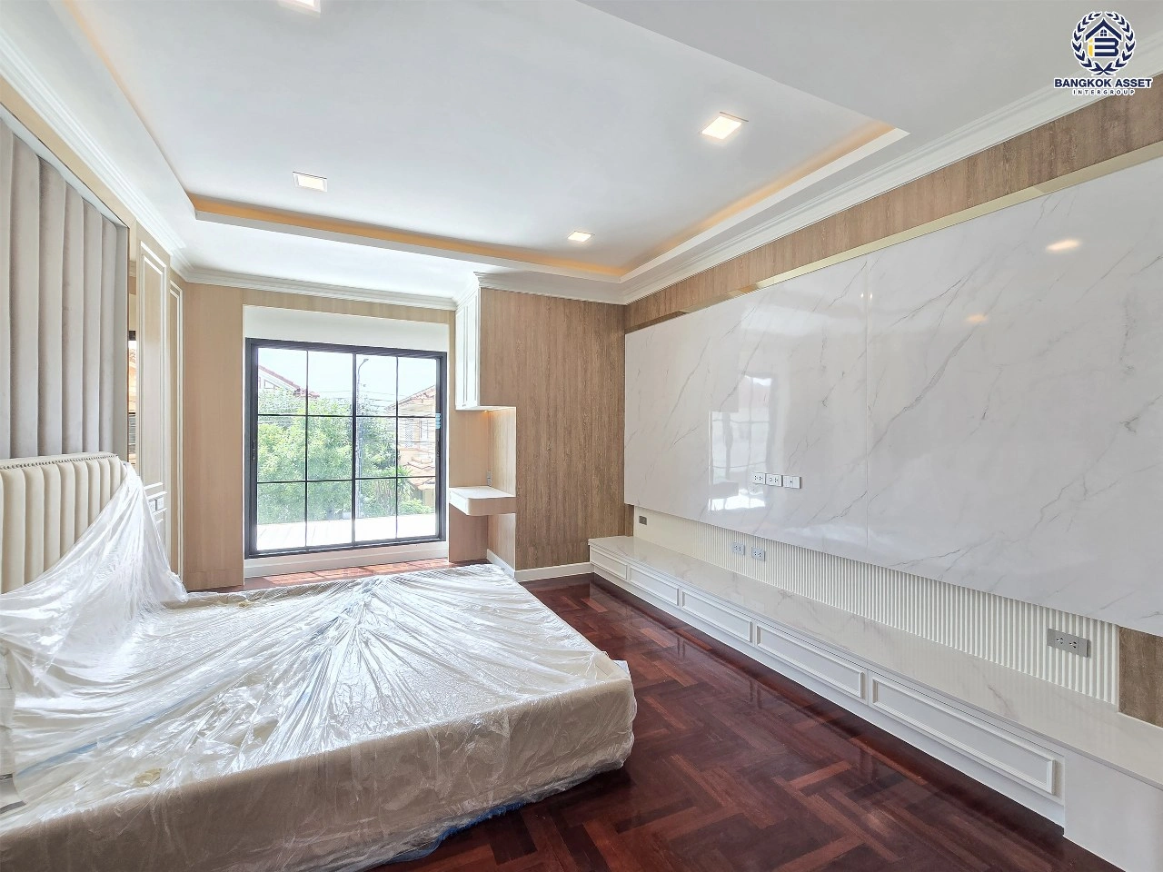บ้านเดี่ยว 2 ชั้น โครงการ เพอร์เฟคเพลส รัตนาธิเบศร์-ไทรม้า เนื้อที่ 59.8 ตร.ว. พื้นที่ใช้สอย 160 ตร.ม. ฟังก์ชัน 3 ห้องนอน 2 ห้องน้ำ 2 ที่จอดรถ เดินทางเชื่อมต่อถนนรัตนาธิเบศร์ ถนนราชพฤกษ์ และถนนท่าอิฐ–ไทรม้า ใกล้รถไฟฟ้า MRT สายสีม่วง "สถานีไทรม้า"