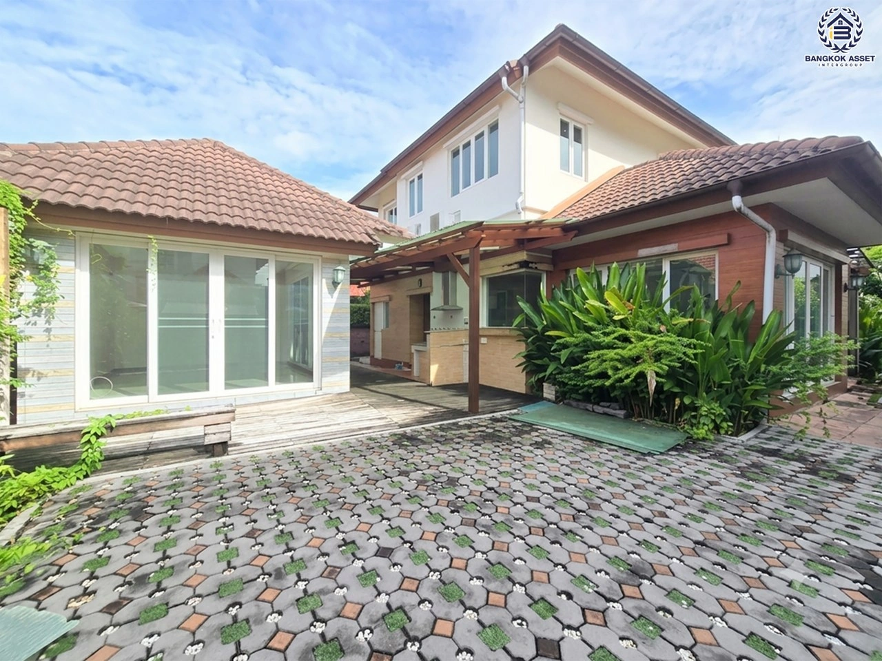 บ้านเดี่ยวมือสอง 2 ชั้น โครงการ ลัดดารมย์ อิลิแกนซ์ พระราม5-1 เนื้อที่ 108.9 ตร.ว. พื้นที่ใช้สอย 175 ตร.ม. ฟังก์ชัน 3 ห้องนอน 4 ห้องน้ำ จอดรถได้ 2 คัน จาก Q. House เดินทางสะดวก เชื่อมต่อถนนนครอินทร์ ถนนกาญจนาภิเษก  ใกล้วงเวียนพระราม 5, The Walk ราชพฤกษ์ และ The Crystal SB ราชพฤกษ์