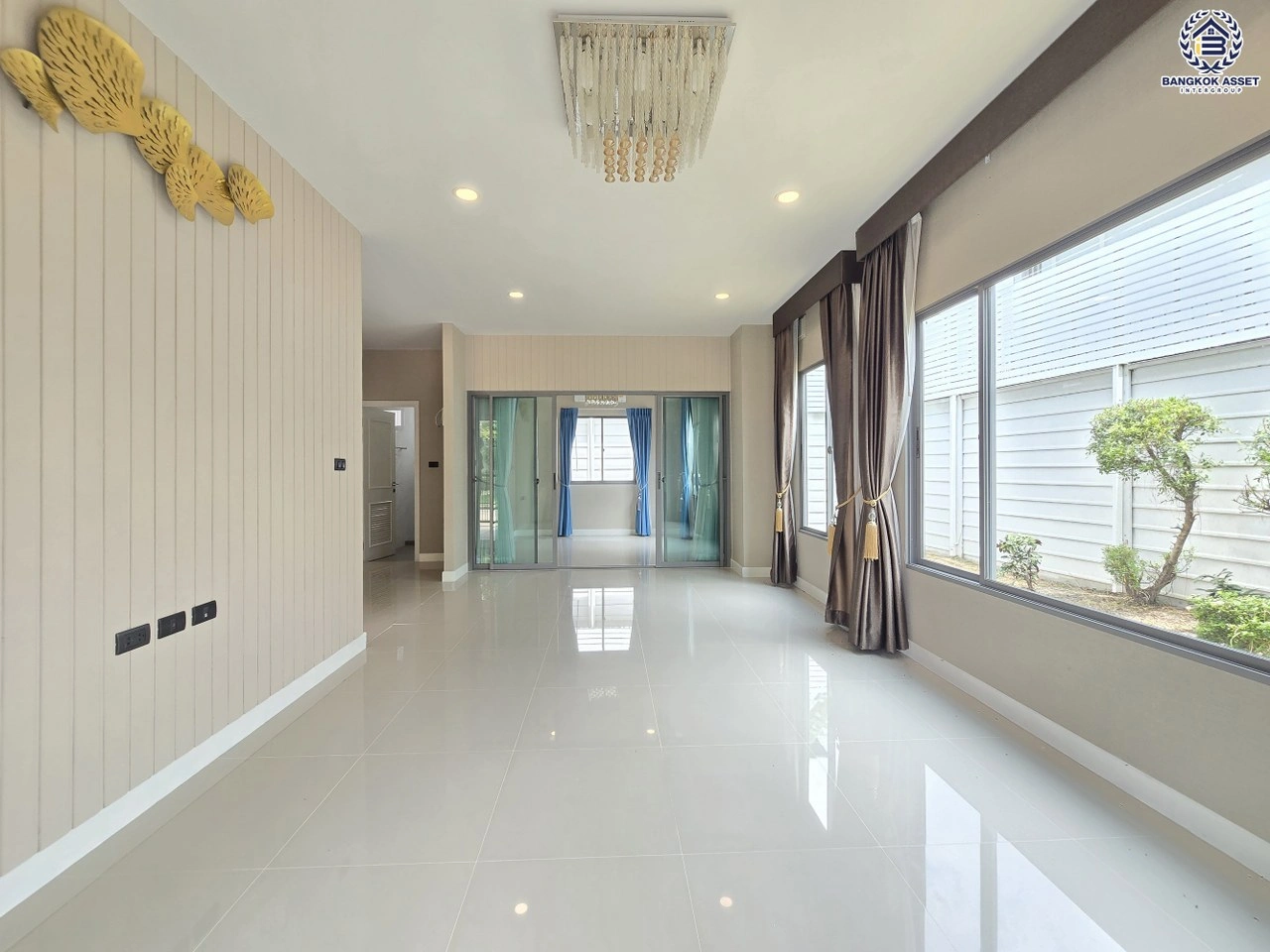บ้านเดี่ยวมือสอง 2 ชั้น โครงการ เพอร์เฟคเพลส แจ้งวัฒนะ2 เนื้อที่ 59.7 ตร.ว. พื้นที่ใช้สอย 140 ตร.ม. ฟังก์ชัน 3 ห้องนอน 3 ห้องน้ำ 2 ที่จอดรถ เชื่อมต่อถนนชัยพฤกษ์ ทางหลวง 345 และถนนแจ้งวัฒนะ เดินทางต่อไปยังทางด่วนและรถไฟฟ้าสายสีชมพู "สถานีปากเกร็ด"