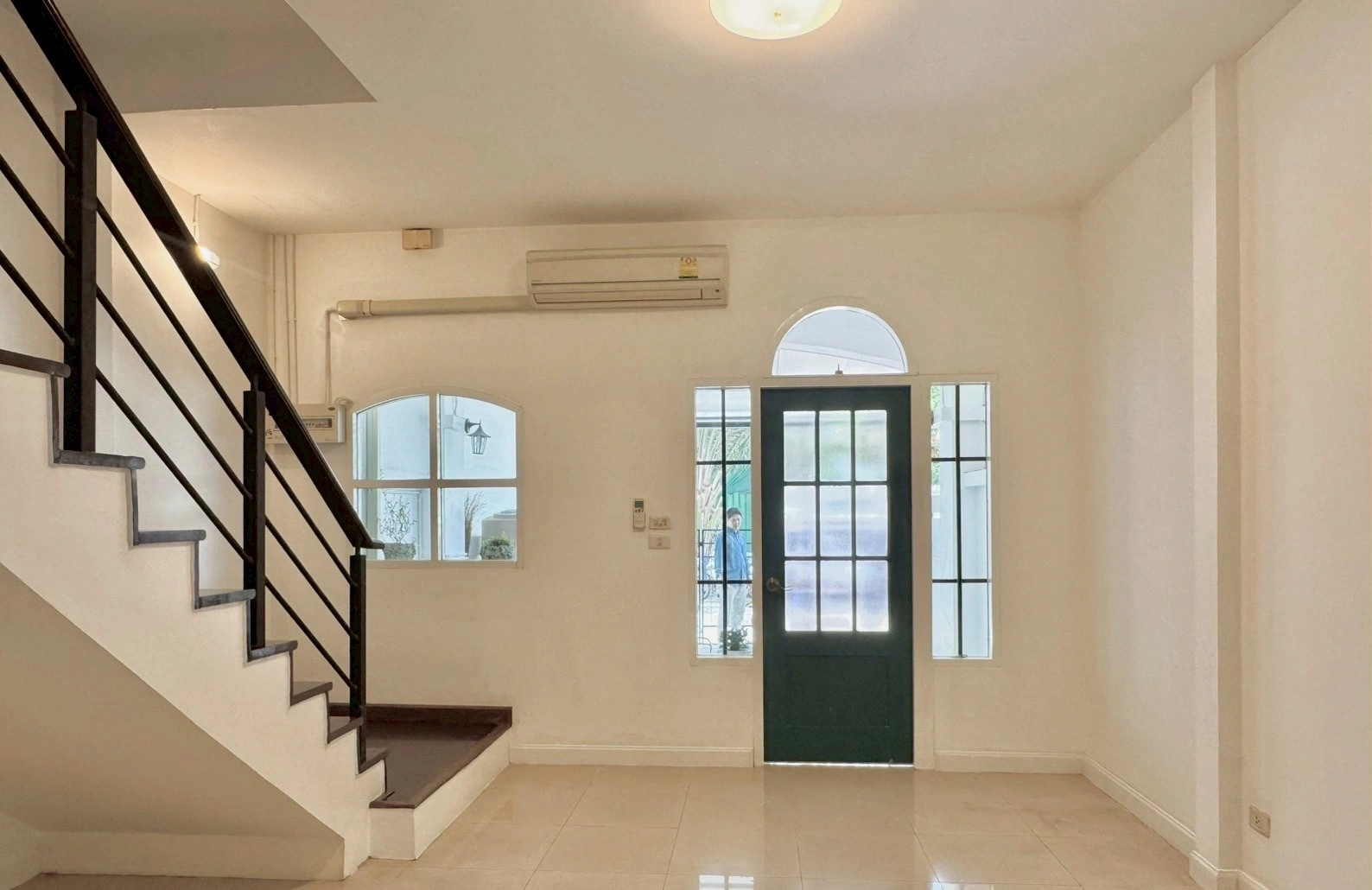 ให้เช่าทาวน์โฮมออฟฟิศสไตล์ฝรั่งเศส 3.5 ชั้น 200 ตรม. หมู่บ้านสรานนท์ ปากเกร็ด