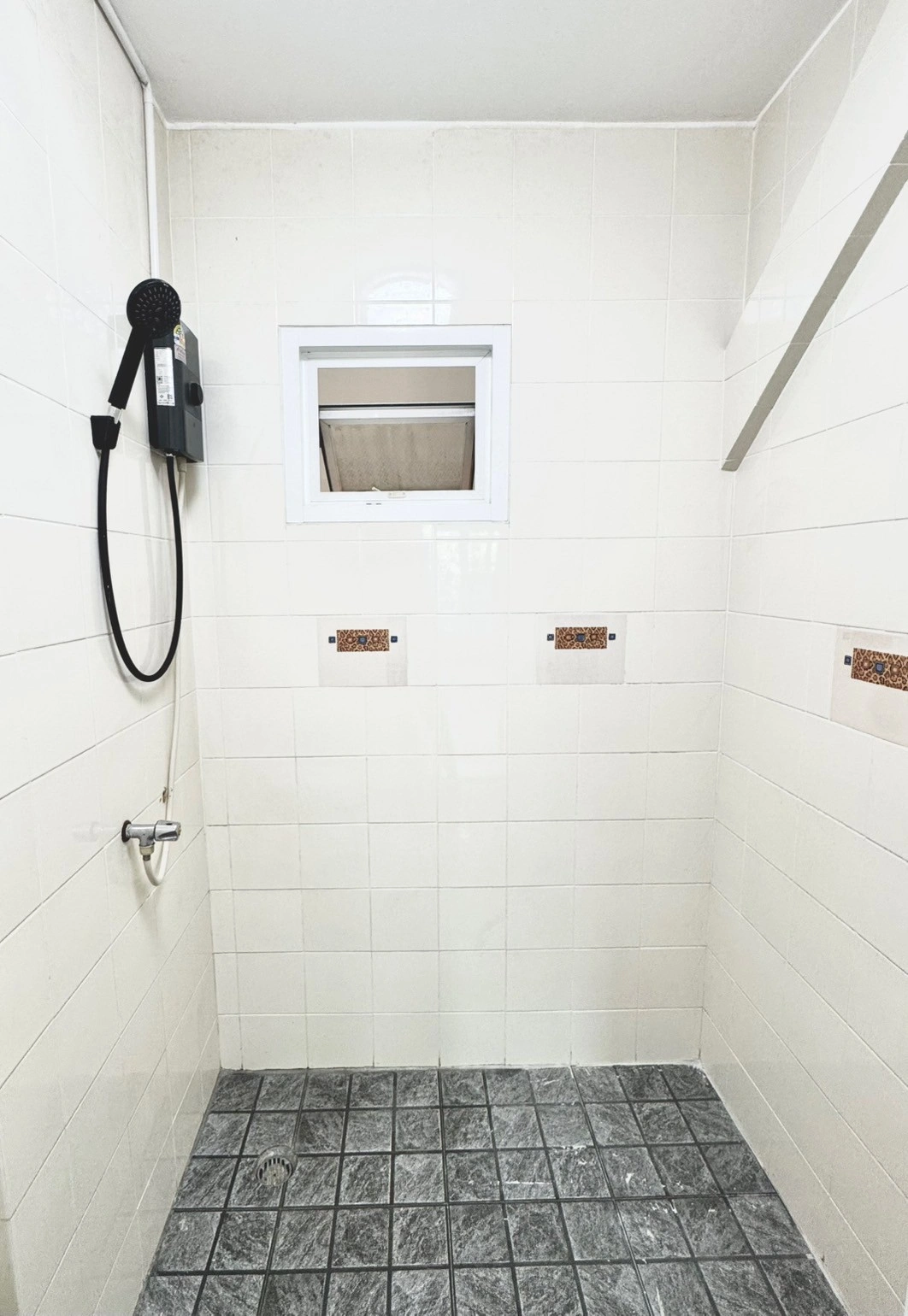 ให้เช่าทาวน์โฮมออฟฟิศสไตล์ฝรั่งเศส 3.5 ชั้น 200 ตรม. หมู่บ้านสรานนท์ ปากเกร็ด