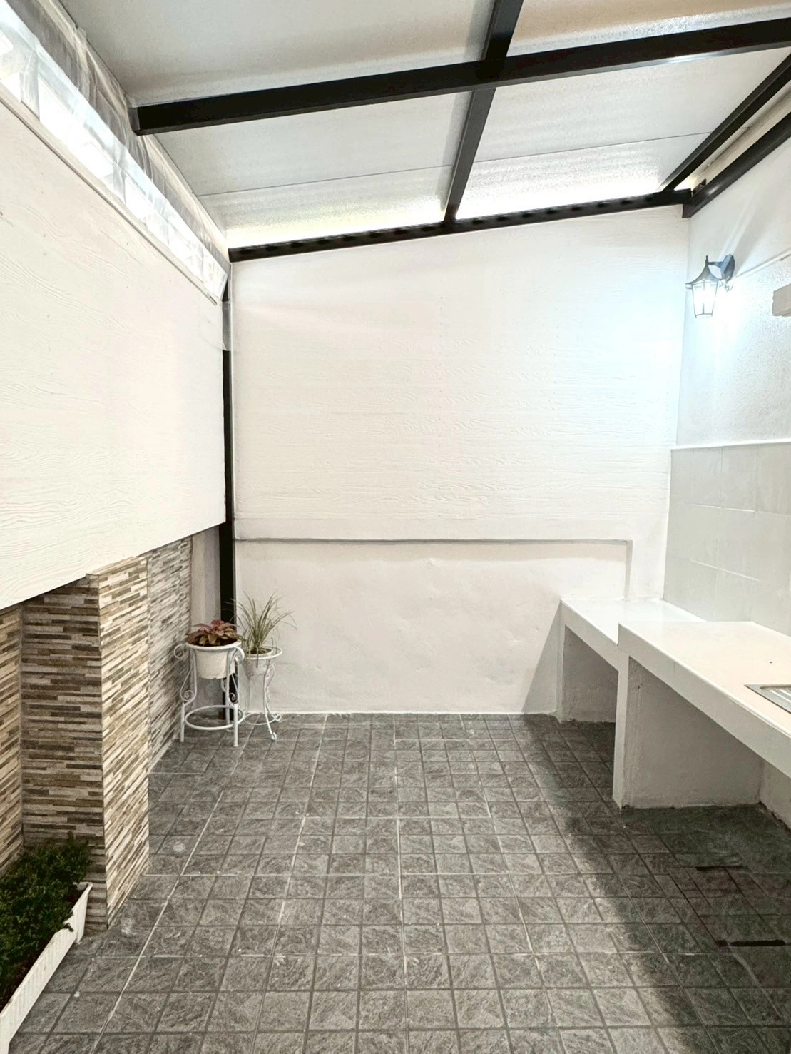 ให้เช่าทาวน์โฮมออฟฟิศสไตล์ฝรั่งเศส 3.5 ชั้น 200 ตรม. หมู่บ้านสรานนท์ ปากเกร็ด