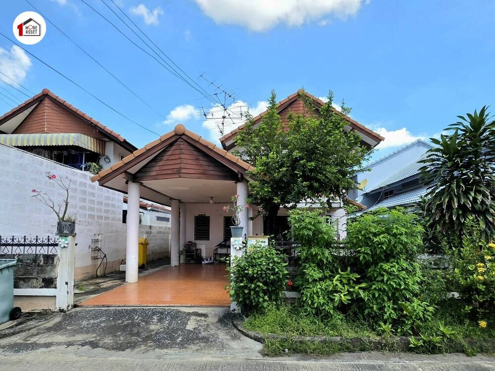 ขายด่วน! บ้านเดี่ยว ทำเลท่าอิฐ ราคาไม่ถึง 3 ล้าน ไม่มีค่าส่วนกลาง  ทำเลดี เข้า-ออกได้หลายเส้นทาง ใกล้รถไฟฟ้า ใกล้ทางด่วน