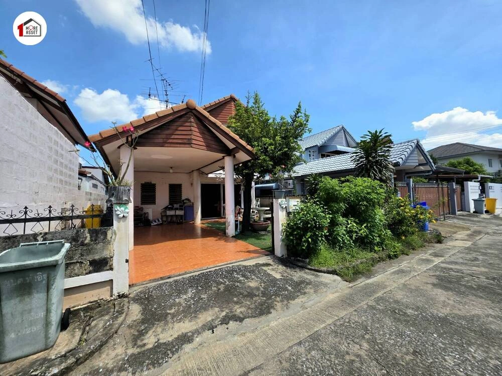 ขายด่วน! บ้านเดี่ยว ทำเลท่าอิฐ ราคาไม่ถึง 3 ล้าน ไม่มีค่าส่วนกลาง  ทำเลดี เข้า-ออกได้หลายเส้นทาง ใกล้รถไฟฟ้า ใกล้ทางด่วน