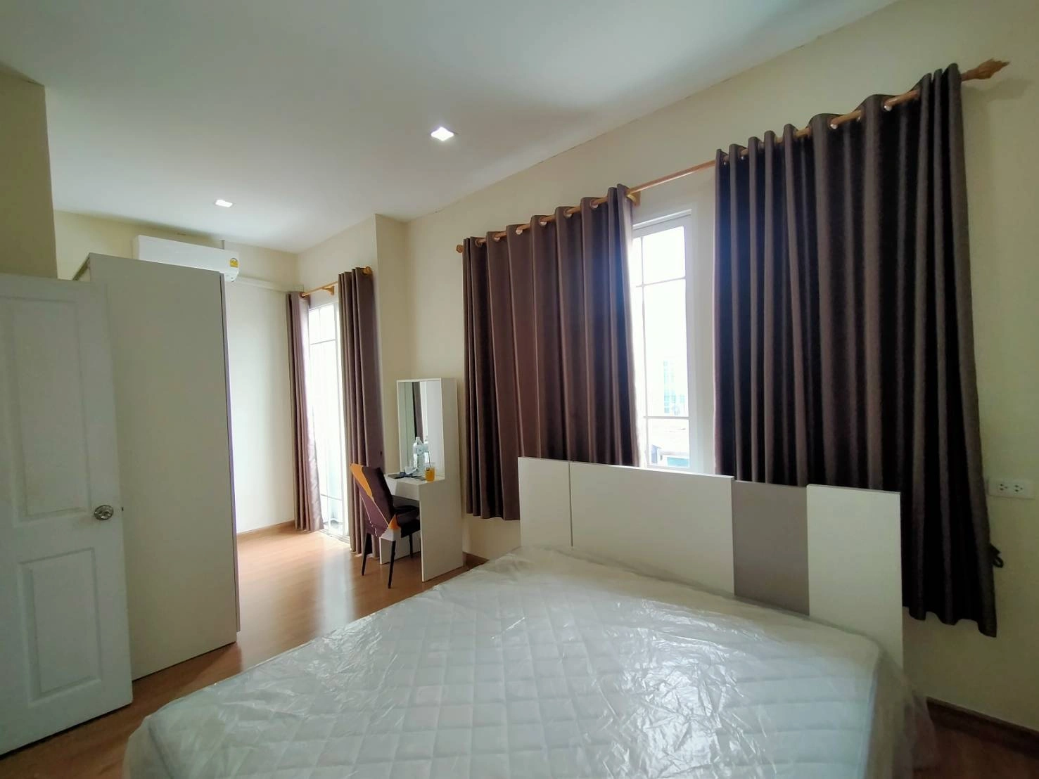 ขาย / ให้เช่า ทาวน์โฮม 2 ชั้น 4 ห้องนอน โกลเด้นท์ ทาวน์ ทำเลอ่อนนุช – ลาดกระบัง – สวนหลวง