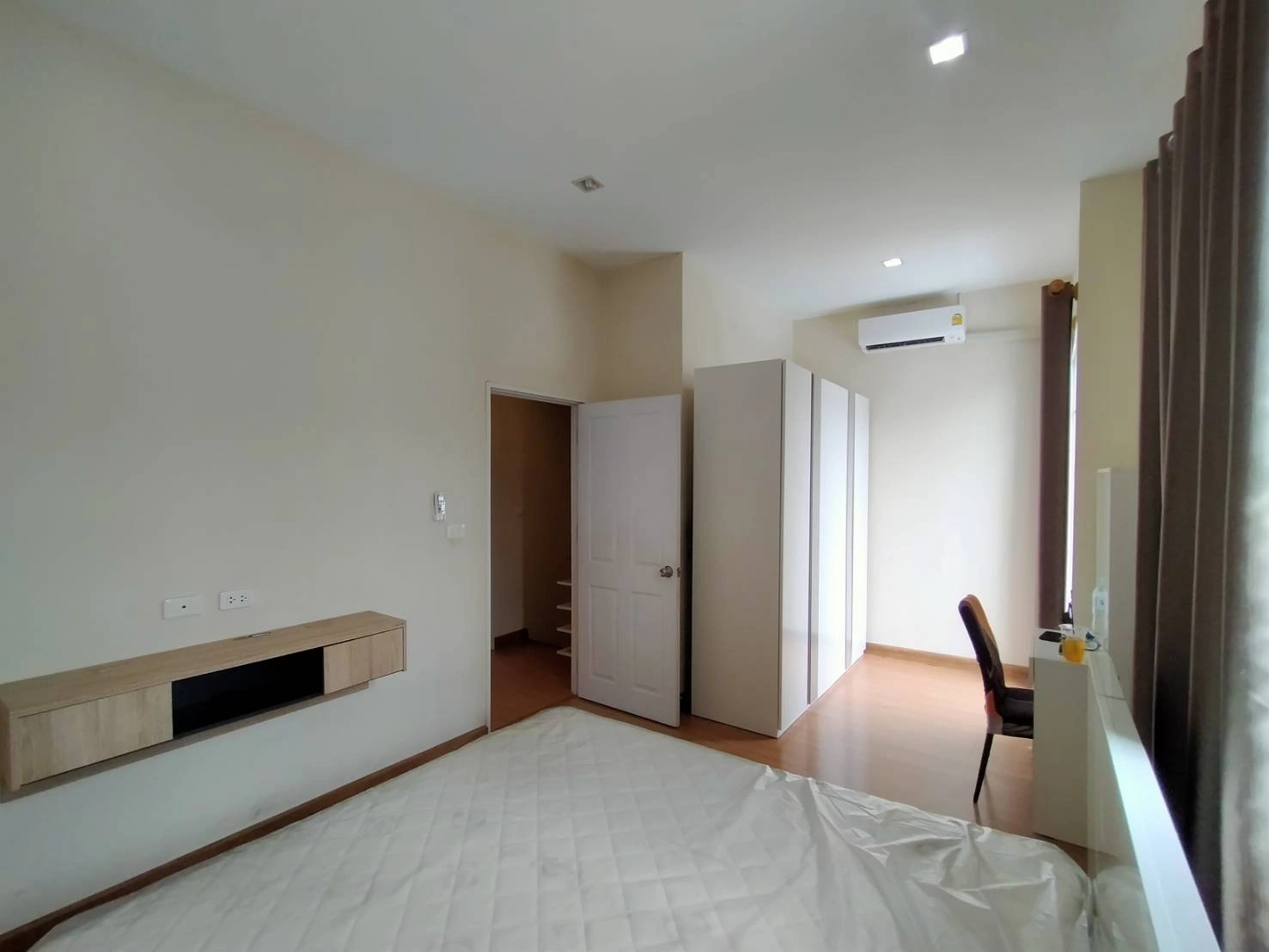 ขาย / ให้เช่า ทาวน์โฮม 2 ชั้น 4 ห้องนอน โกลเด้นท์ ทาวน์ ทำเลอ่อนนุช – ลาดกระบัง – สวนหลวง