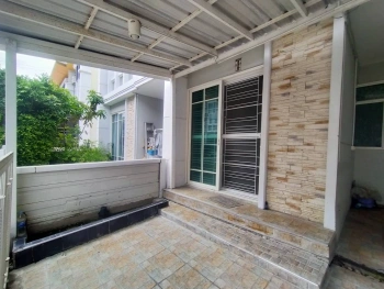 ขาย / ให้เช่า ทาวน์โฮม 2 ชั้น 4 ห้องนอน โกลเด้นท์ ทาวน์ ทำเลอ่อนนุช – ลาดกระบัง – สวนหลวง