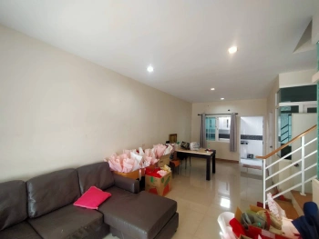 ขาย / ให้เช่า ทาวน์โฮม 2 ชั้น 4 ห้องนอน โกลเด้นท์ ทาวน์ ทำเลอ่อนนุช – ลาดกระบัง – สวนหลวง