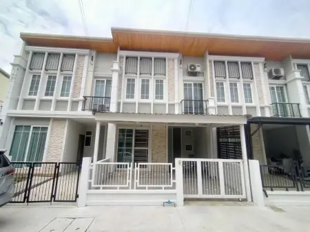 ขาย / ให้เช่า ทาวน์โฮม 2 ชั้น 4 ห้องนอน โกลเด้นท์ ทาวน์ ทำเลอ่อนนุช – ลาดกระบัง – สวนหลวง