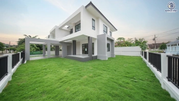 บ้านเดี่ยวรีโนเวทใหม่ โครงการ มณีรินทร์ รัตนาธิเบศร์ เนื้อที่ 89.8 ตร.ว. พื้นที่ใช้สอย 353 ตร.ม. ฟังก์ชัน 4 ห้องนอน 3 ห้องน้ำ จอดรถได้ 2 คัน บ้านอยู่ต้นโครงการ พร้อมพื้นที่รอบบ้านสำหรับการใช้งานและพักผ่อน เดินทางสะดวก เชื่อมต่อถนนรัตนาธิเบศร์ ถนนราชพฤกษ์ ใกล้ MRT สายสีม่วง "สถานีบางรักน้อยท่าอิฐ"