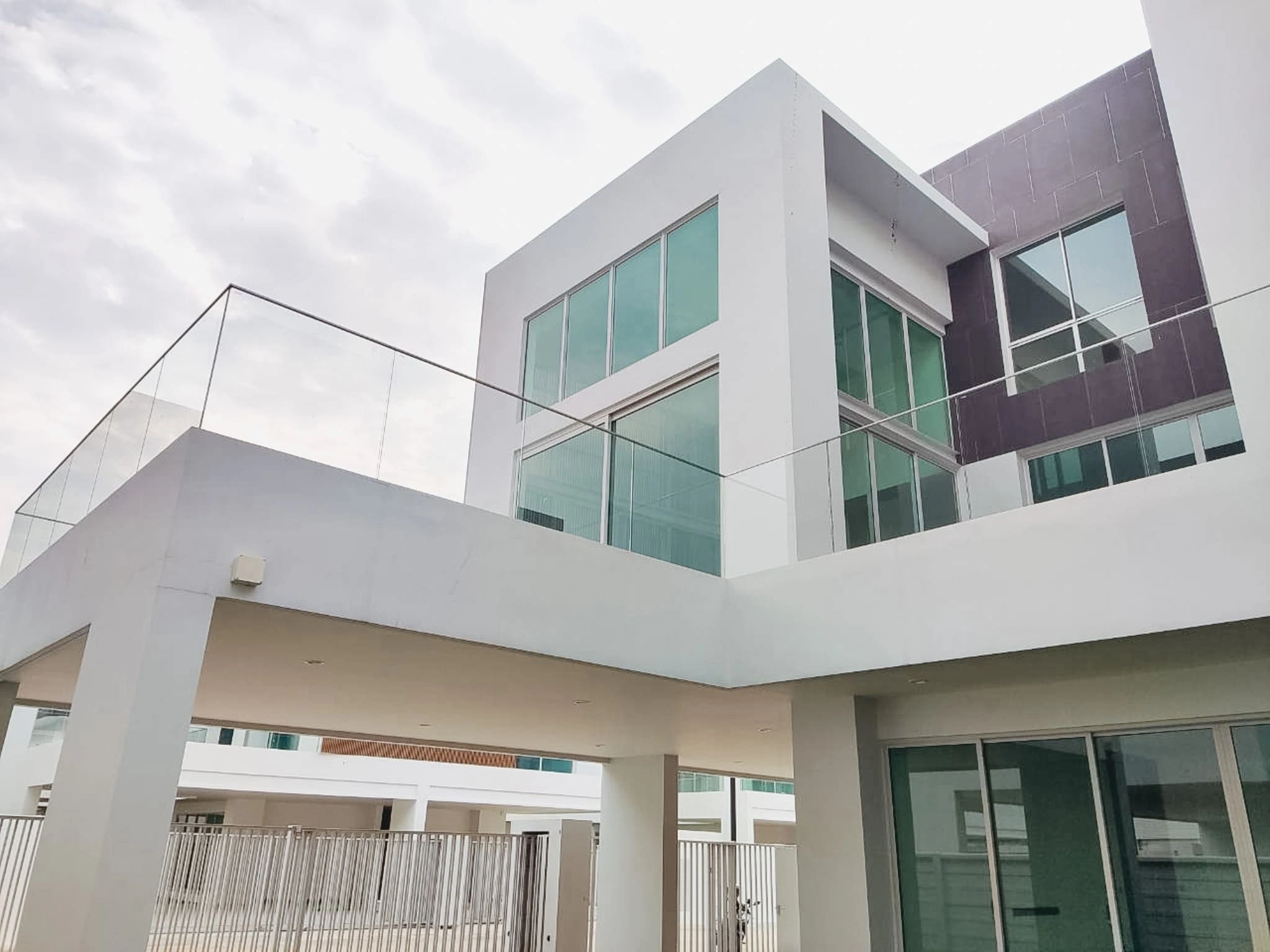 ขายบ้านหรูทำเลพรานนก ติดถนนใหญ่ เชื่อมต่อสาทรสะดวก พร้อมพื้นที่ใช้สอยสำหรับครอบครัวb