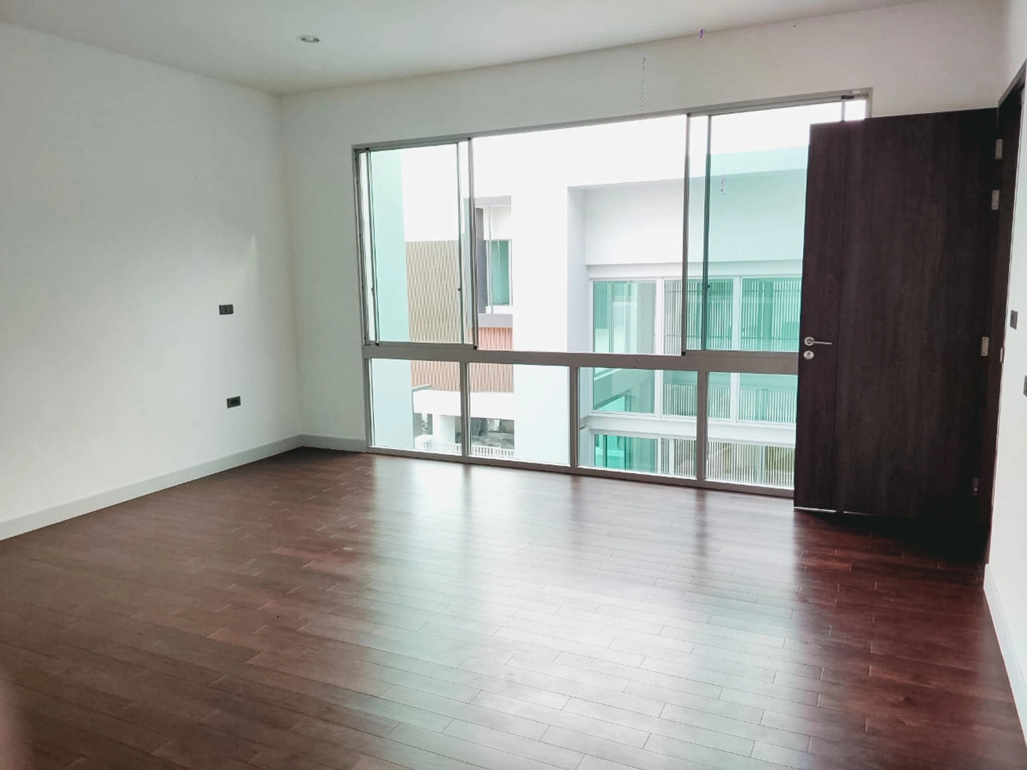 ขายบ้านหรูทำเลพรานนก ติดถนนใหญ่ เชื่อมต่อสาทรสะดวก พร้อมพื้นที่ใช้สอยสำหรับครอบครัวb