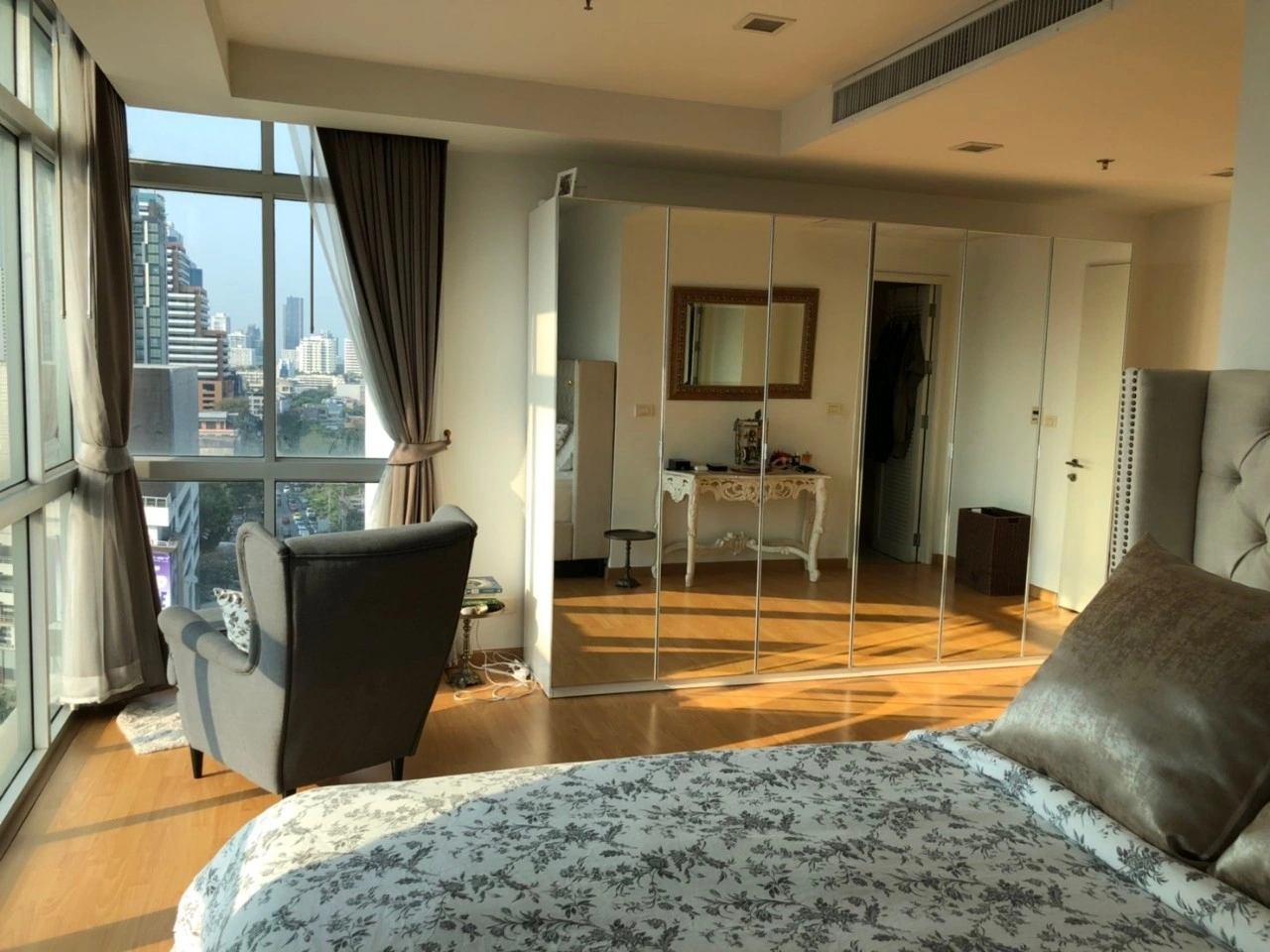 ขายและให้เช่า คอนโด Nusasiri  Condo ติดสถานีรถไฟฟ้าเอกมัย, สถานีรถไฟฟ้าเอกมัย เชื่อมเข้าคอนโดเราได้เลย