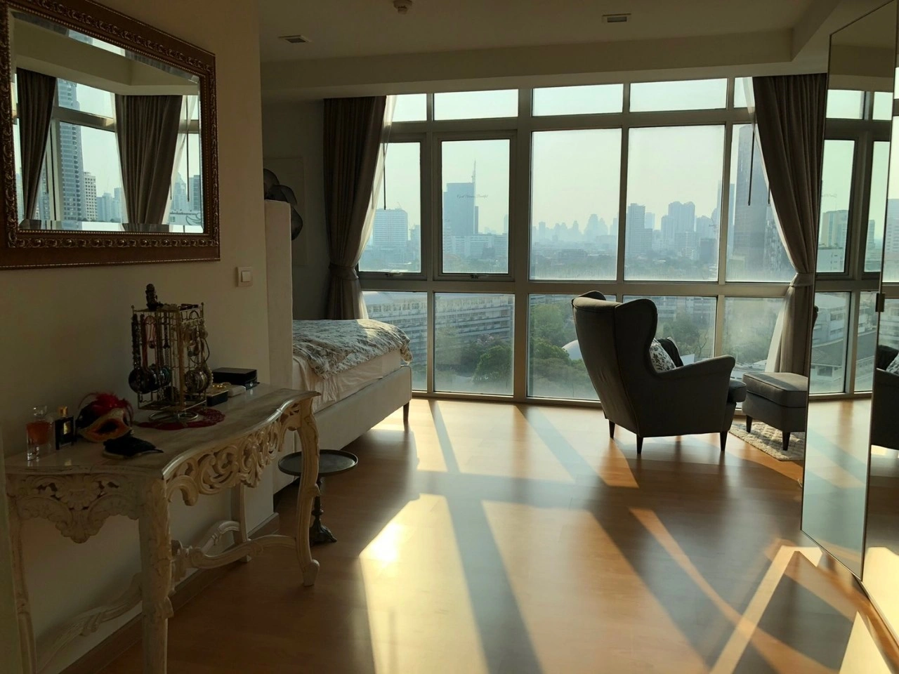 ขายและให้เช่า คอนโด Nusasiri  Condo ติดสถานีรถไฟฟ้าเอกมัย, สถานีรถไฟฟ้าเอกมัย เชื่อมเข้าคอนโดเราได้เลย