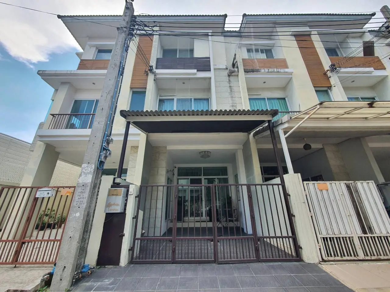 ขายด่วน! ทาวน์โฮม ธนาพัฒน์ เฮ้าส์ สาทร–นราธิวาส | บ้าน 3 ชั้น ใกล้สาทร