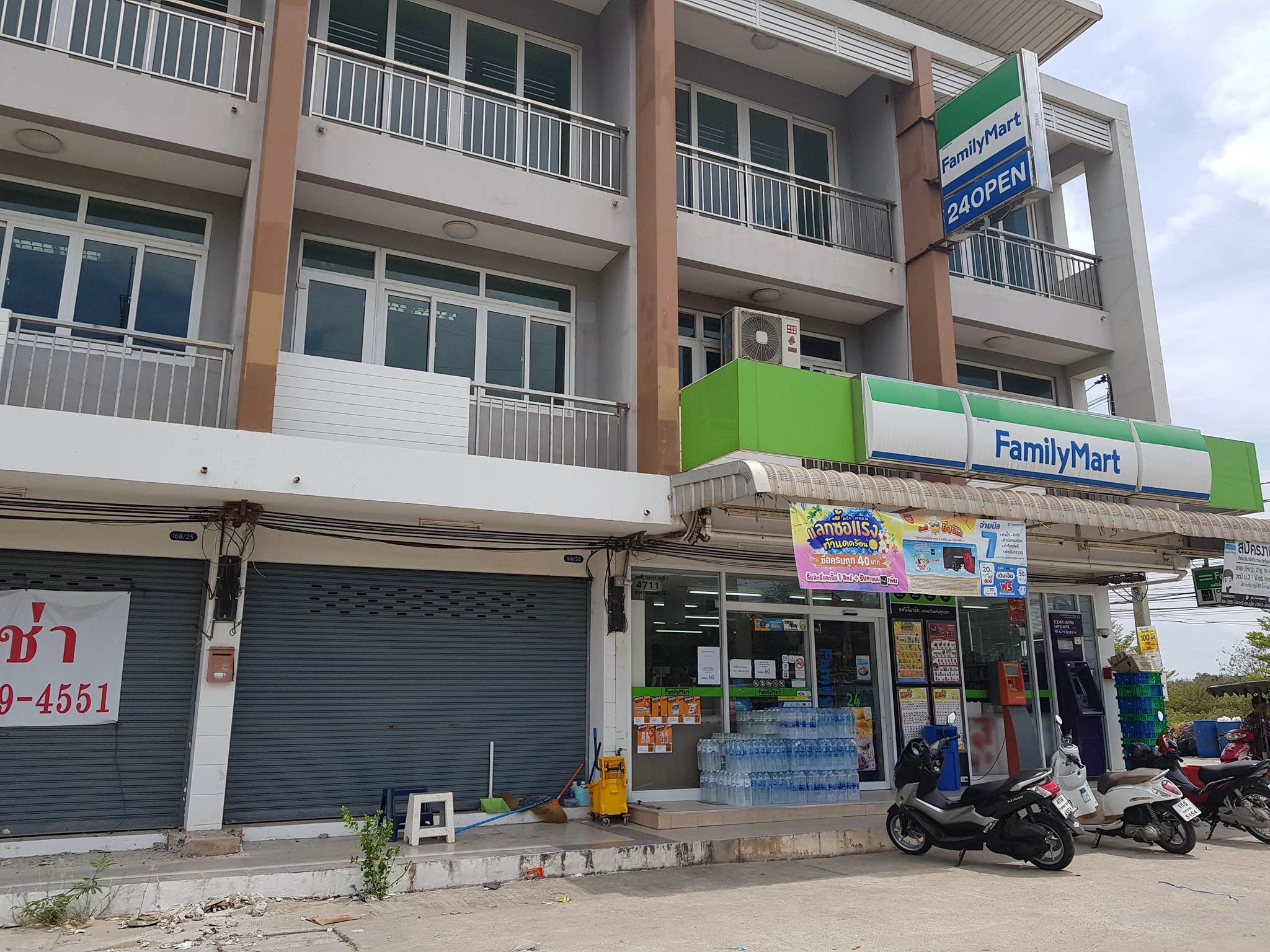 ให้เช่าตึกแถวสินสาคร ติด family mart หน้าหมู่บ้านซื่อตรงสารินและนิคมอุตสาหกรรมสินสาคร เหมาะแก่การทำธุระกิจ แหล่งชุมชน ทำเลดี