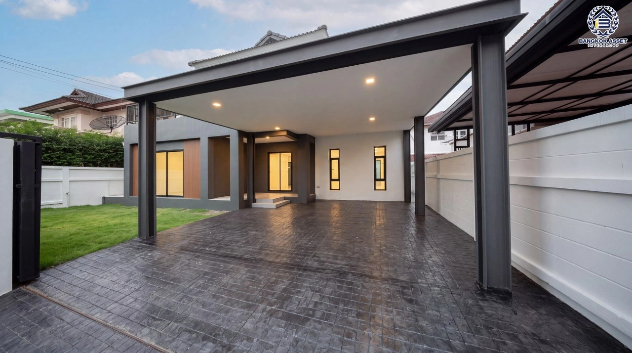 บ้านเดี่ยวรีโนเวทใหม่ โครงการ เพอร์เฟค เพลส รามคำแหง เนื้อที่ 65.3 ตร.ว. พื้นที่ใช้สอย 249.86 ตร.ม. ฟังก์ชัน 4 ห้องนอน 2 ห้องน้ำ จอดรถได้ 2 คัน เชื่อมต่อถนนรามคำแหง ถนนเสรีไทย และถนนเคหะร่มเกล้า ใกล้รถไฟฟ้าสายสีส้ม "สถานีสัมมากร"