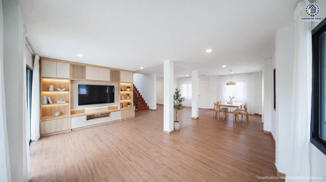 บ้านเดี่ยวรีโนเวทใหม่ โครงการ ประดับดาว 5-6 ท่าอิฐ เนื้อที่ 56 ตร.ว. พื้นที่ใช้สอย 231.52 ตร.ม. ฟังก์ชัน 4 ห้องนอน 3 ห้องน้ำ จอดรถได้ 2 คัน  เดินทางเชื่อมต่อถนนราชพฤกษ์และถนนรัตนาธิเบศร์ ใกล้รถไฟฟ้า MRT สายสีม่วง "สถานีบางรักน้อย-ท่าอิฐ"