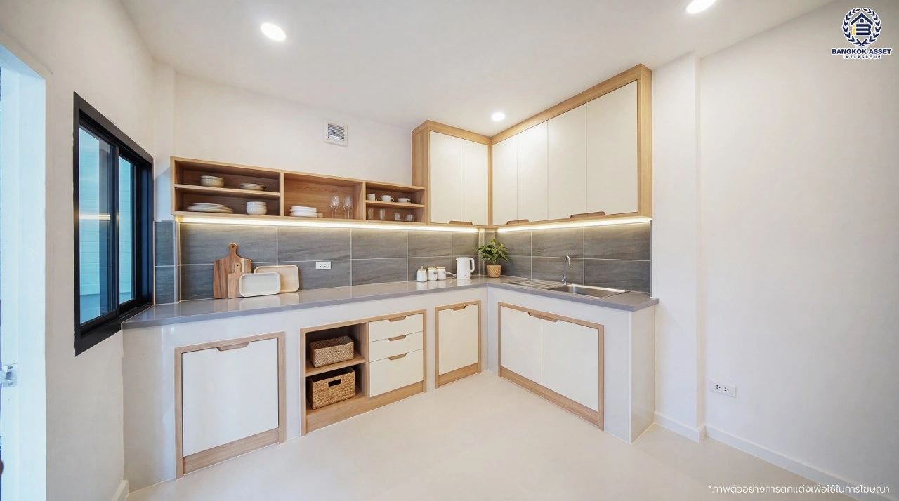 บ้านเดี่ยวรีโนเวทใหม่ โครงการ ประดับดาว 5-6 ท่าอิฐ เนื้อที่ 56 ตร.ว. พื้นที่ใช้สอย 231.52 ตร.ม. ฟังก์ชัน 4 ห้องนอน 3 ห้องน้ำ จอดรถได้ 2 คัน  เดินทางเชื่อมต่อถนนราชพฤกษ์และถนนรัตนาธิเบศร์ ใกล้รถไฟฟ้า MRT สายสีม่วง "สถานีบางรักน้อย-ท่าอิฐ"