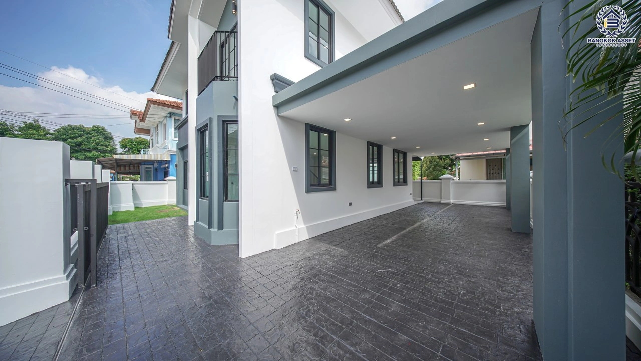 บ้านเดี่ยวรีโนเวทใหม่ โครงการ ภัสสร 7 รัตนาธิเบศร์ เนื้อที่ 52.6 ตร.ว. พื้นที่ใช้สอย 239.02 ตร.ม. บ้าน 2 ชั้น ฟังก์ชัน 4 ห้องนอน 3 ห้องน้ำ จอดรถได้ 2 คัน ตั้งอยู่บนทำเลถนนบางกรวย-ไทรน้อย เชื่อมต่อถนนรัตนาธิเบศร์ ถนนชัยพฤกษ์ และถนนกาญจนาภิเษก ใกล้รถไฟฟ้าสายสีม่วง "สถานีบางพลู"