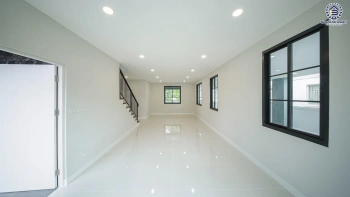 บ้านเดี่ยวรีโนเวทใหม่ โครงการ ภัสสร 7 รัตนาธิเบศร์ เนื้อที่ 52.6 ตร.ว. พื้นที่ใช้สอย 239.02 ตร.ม. บ้าน 2 ชั้น ฟังก์ชัน 4 ห้องนอน 3 ห้องน้ำ จอดรถได้ 2 คัน ตั้งอยู่บนทำเลถนนบางกรวย-ไทรน้อย เชื่อมต่อถนนรัตนาธิเบศร์ ถนนชัยพฤกษ์ และถนนกาญจนาภิเษก ใกล้รถไฟฟ้าสายสีม่วง "สถานีบางพลู"