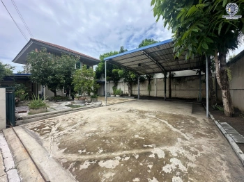 บ้านเดี่ยวพร้อมอยู่ โครงการคณาสิริ วัดพระเงิน หลังมุม เนื้อที่ 84.9 ตร.ว. พื้นที่ใช้สอย 113 ตร.ม. ฟังก์ชัน 3 ห้องนอน 3 ห้องน้ำ จอดรถได้ 2 คัน ตั้งอยู่ในทำเลซอยวัดพระเงิน เชื่อมต่อถนนกาญจนาภิเษกและถนนบางม่วง-บางคูลัด เดินทางสะดวก ใกล้เซ็นทรัล เวสต์เกต รถไฟฟ้าสายสีม่วง สถานีตลาดบางใหญ่ และจุดขึ้นทางด่