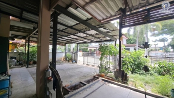 บ้านเดี่ยวพร้อมอยู่ โครงการ วิลล่าการ์เด้น2 รัตนาธิเบศร์ หลังมุม เนื้อที่ 50 ตร.ว. พื้นที่ใช้สอย 114 ตร.ม. สูง 2 ชั้น ฟังก์ชัน 3 ห้องนอน 3 ห้องน้ำ จอดรถได้ 2 คัน เดินทางสะดวก เชื่อมต่อถนนรัตนาธิเบศร์ ถนนกาญจนาภิเษก และถนนราชพฤกษ์ ใกล้รถไฟฟ้าสายสีม่วง "สถานีบางรักใหญ่"