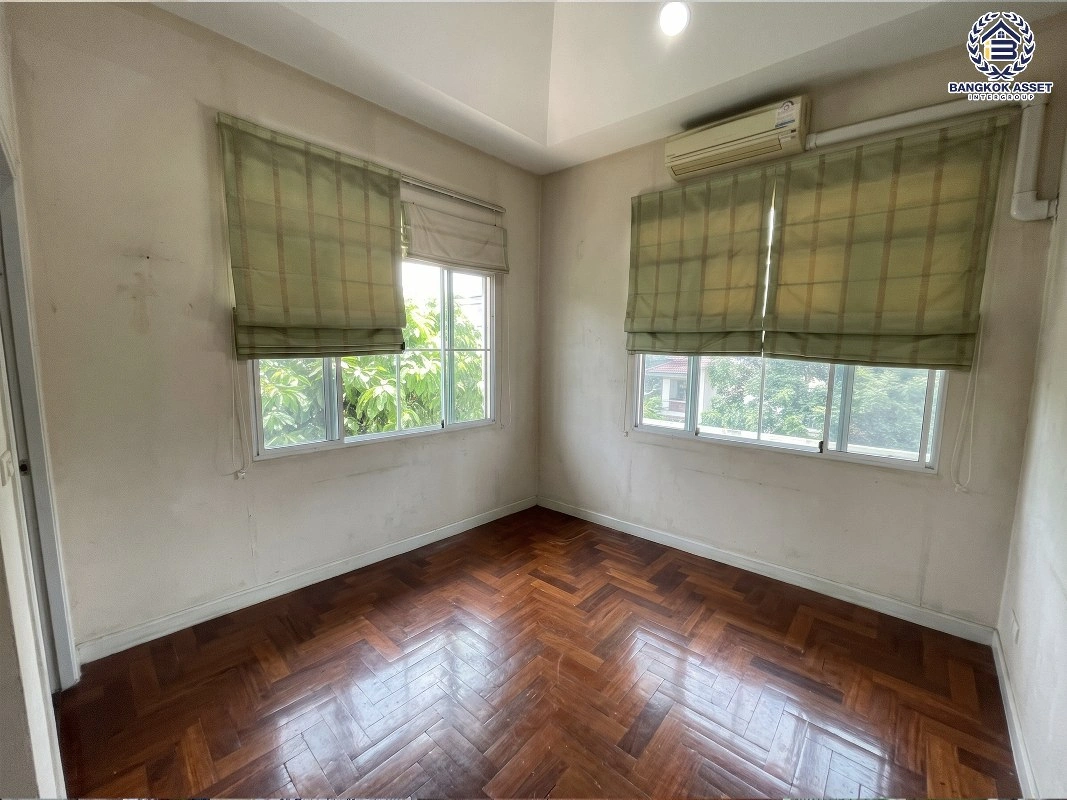บ้านเดี่ยวพร้อมอยู่ โครงการ มัณฑนา พระราม 9-วงแหวน 2 เนื้อที่ 65.2 ตร.ว. พื้นที่ใช้สอย 206 ตร.ม. ฟังก์ชัน 3 ห้องนอน 3 ห้องน้ำ จอดรถได้ 4 คั เชื่อมต่อถนนคู่ขนานมอเตอร์เวย์สาย 7 และถนนพระราม 9 ใกล้ทางพิเศษศรีรัช มอเตอร์เวย์สาย 7 และรถไฟฟ้า Airport Rail Link "สถานีบ้านทับช้าง"
