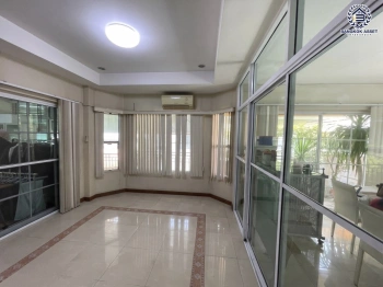 บ้านเดี่ยวพร้อมอยู่ โครงการ มัณฑนา พระราม 9-วงแหวน 2 เนื้อที่ 65.2 ตร.ว. พื้นที่ใช้สอย 206 ตร.ม. ฟังก์ชัน 3 ห้องนอน 3 ห้องน้ำ จอดรถได้ 4 คั เชื่อมต่อถนนคู่ขนานมอเตอร์เวย์สาย 7 และถนนพระราม 9 ใกล้ทางพิเศษศรีรัช มอเตอร์เวย์สาย 7 และรถไฟฟ้า Airport Rail Link "สถานีบ้านทับช้าง"
