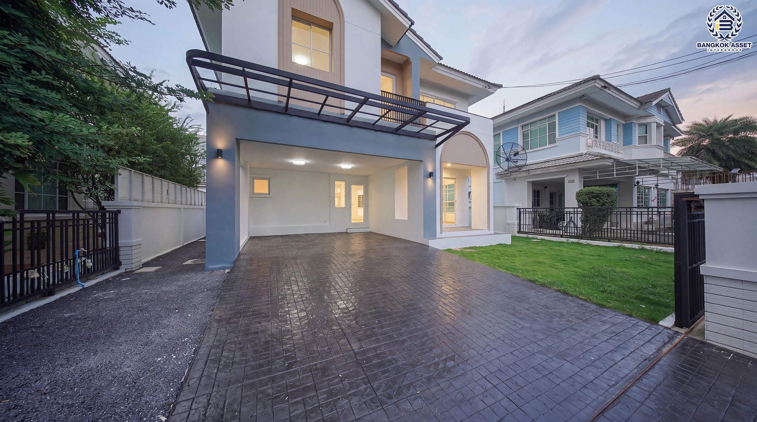 บ้านเดี่ยวรีโนเวทใหม่ โครงการ มัณฑนา วัชรพล-รามอินทรา 2 เนื้อที่ 62.1 ตร.ว. พื้นที่ใช้สอย 176 ตร.ม. ฟังก์ชัน 3 ห้องนอน 3 ห้องน้ำ จอดรถได้ 2 คัน  เดินทางสะดวก เชื่อมต่อถนนวัชรพล ถนนรามอินทรา ถนนสุขาภิบาล 5 ใกล้ทางด่วนฉลองรัช รถไฟฟ้าสายสีชมพู "สถานีวัชรพล" และแหล่งอำนวยความสะดวกครบครัน