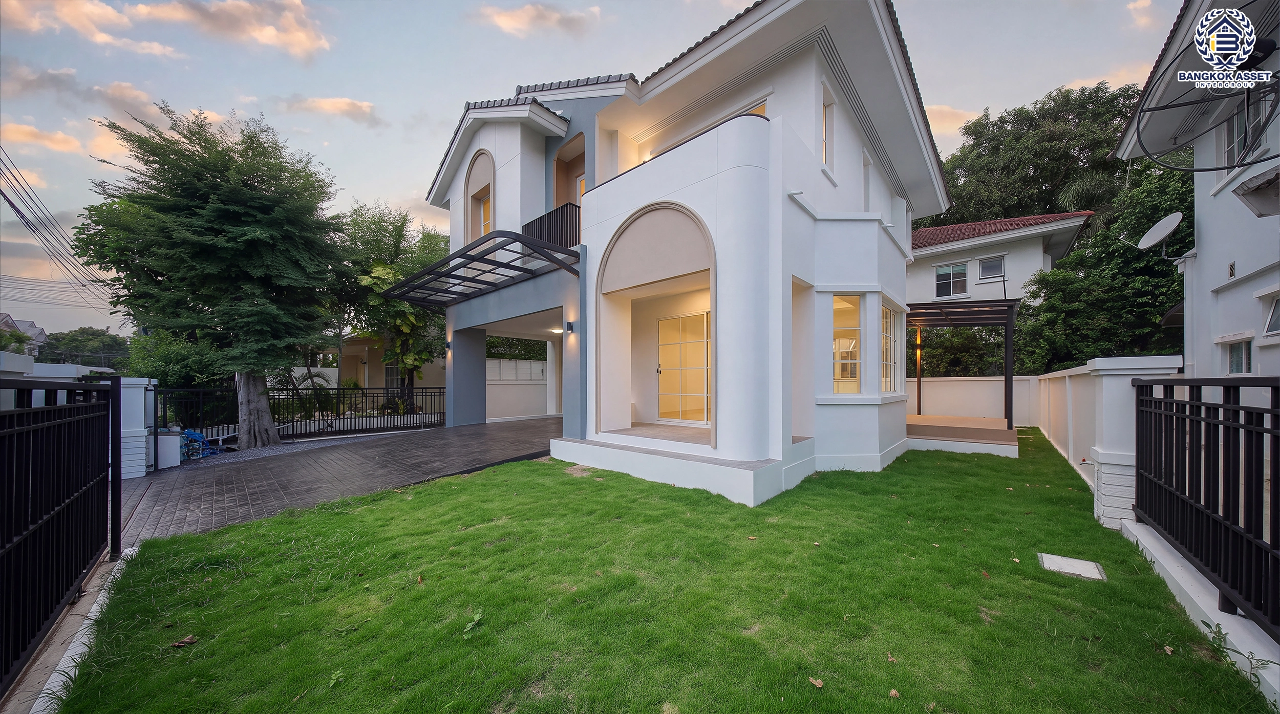 บ้านเดี่ยวรีโนเวทใหม่ โครงการ มัณฑนา วัชรพล-รามอินทรา 2 เนื้อที่ 62.1 ตร.ว. พื้นที่ใช้สอย 176 ตร.ม. ฟังก์ชัน 3 ห้องนอน 3 ห้องน้ำ จอดรถได้ 2 คัน  เดินทางสะดวก เชื่อมต่อถนนวัชรพล ถนนรามอินทรา ถนนสุขาภิบาล 5 ใกล้ทางด่วนฉลองรัช รถไฟฟ้าสายสีชมพู "สถานีวัชรพล" และแหล่งอำนวยความสะดวกครบครัน