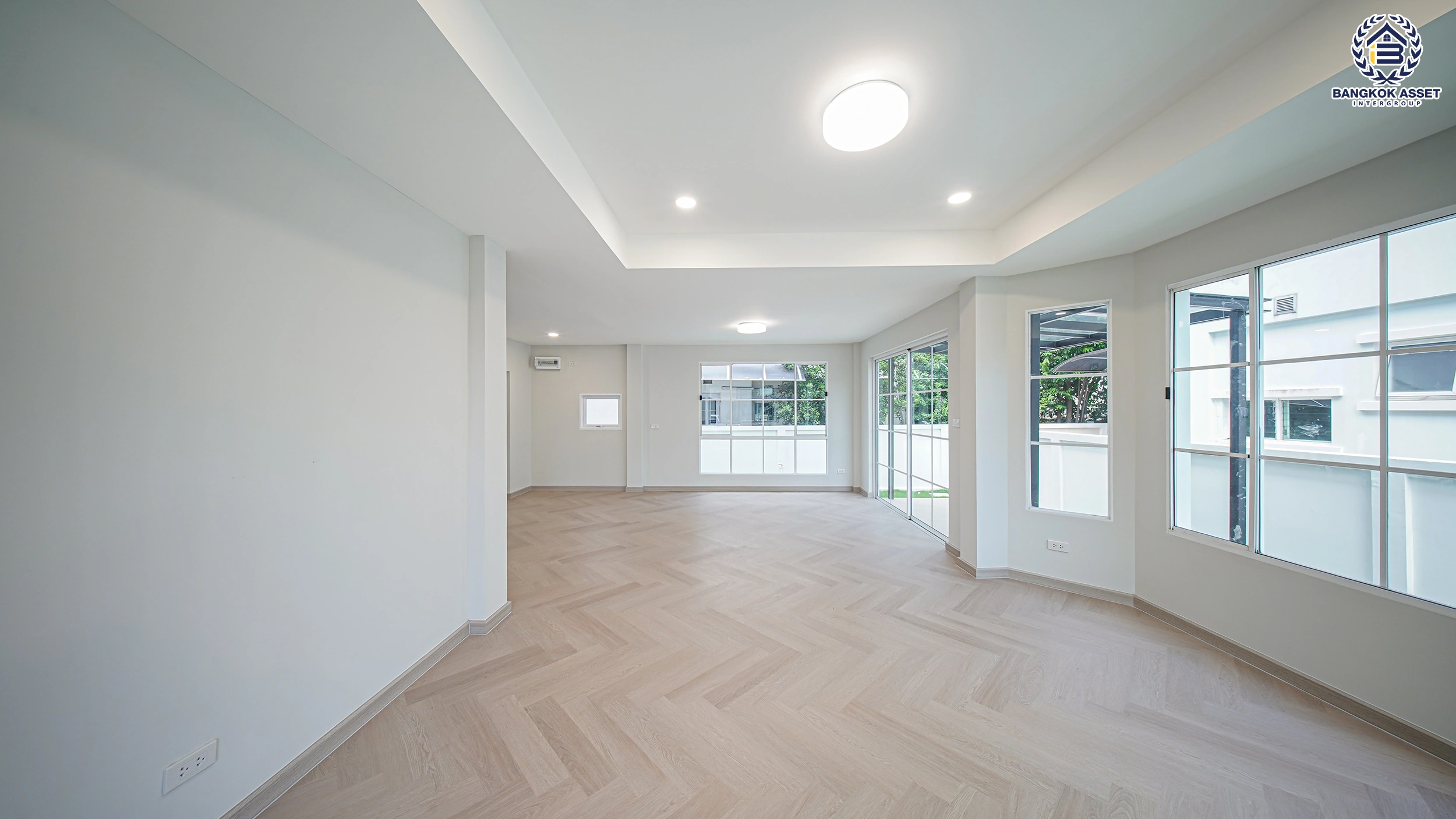 บ้านเดี่ยวรีโนเวทใหม่ โครงการ มัณฑนา วัชรพล-รามอินทรา 2 เนื้อที่ 62.1 ตร.ว. พื้นที่ใช้สอย 176 ตร.ม. ฟังก์ชัน 3 ห้องนอน 3 ห้องน้ำ จอดรถได้ 2 คัน  เดินทางสะดวก เชื่อมต่อถนนวัชรพล ถนนรามอินทรา ถนนสุขาภิบาล 5 ใกล้ทางด่วนฉลองรัช รถไฟฟ้าสายสีชมพู "สถานีวัชรพล" และแหล่งอำนวยความสะดวกครบครัน