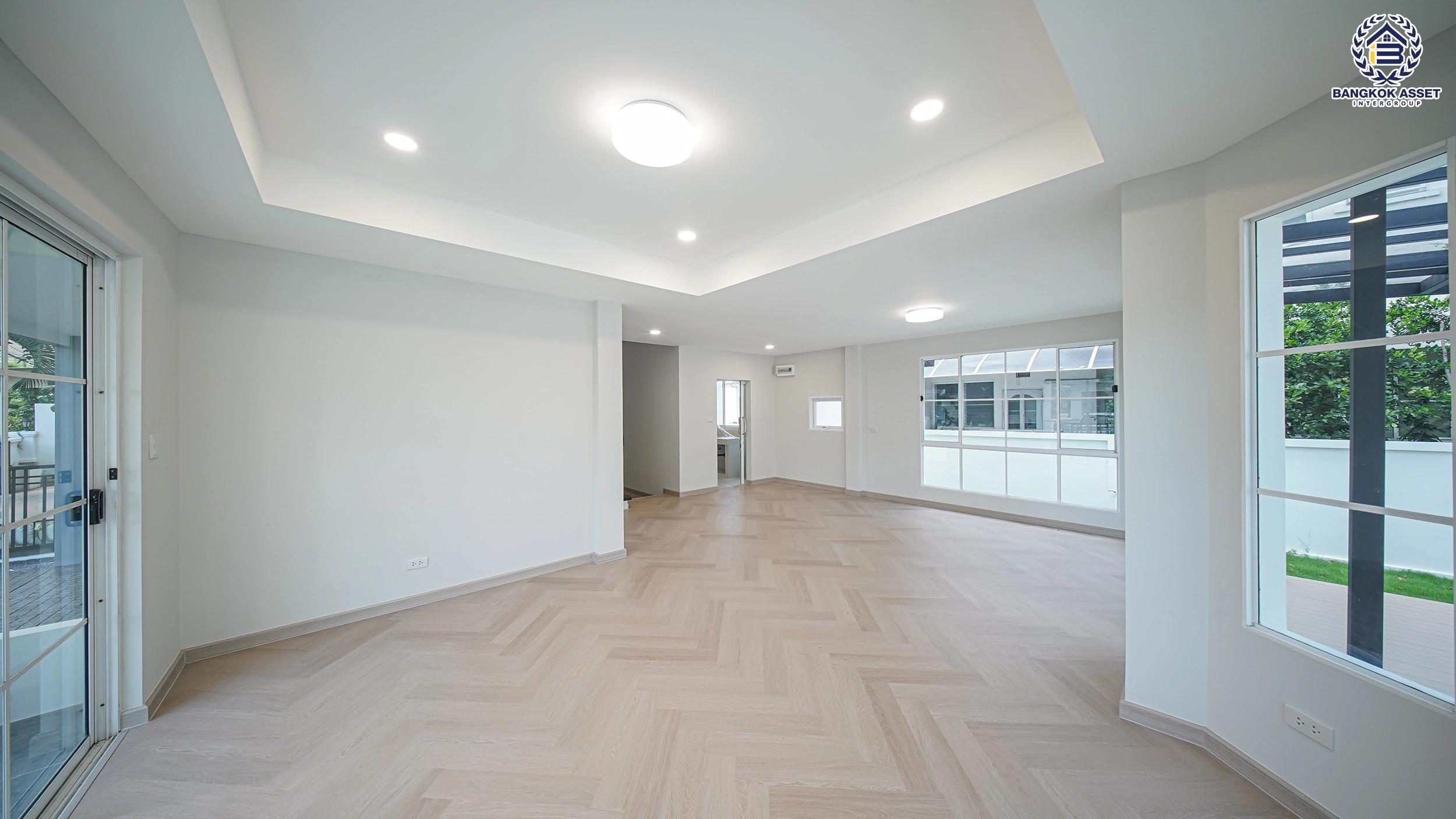 บ้านเดี่ยวรีโนเวทใหม่ โครงการ มัณฑนา วัชรพล-รามอินทรา 2 เนื้อที่ 62.1 ตร.ว. พื้นที่ใช้สอย 176 ตร.ม. ฟังก์ชัน 3 ห้องนอน 3 ห้องน้ำ จอดรถได้ 2 คัน  เดินทางสะดวก เชื่อมต่อถนนวัชรพล ถนนรามอินทรา ถนนสุขาภิบาล 5 ใกล้ทางด่วนฉลองรัช รถไฟฟ้าสายสีชมพู "สถานีวัชรพล" และแหล่งอำนวยความสะดวกครบครัน