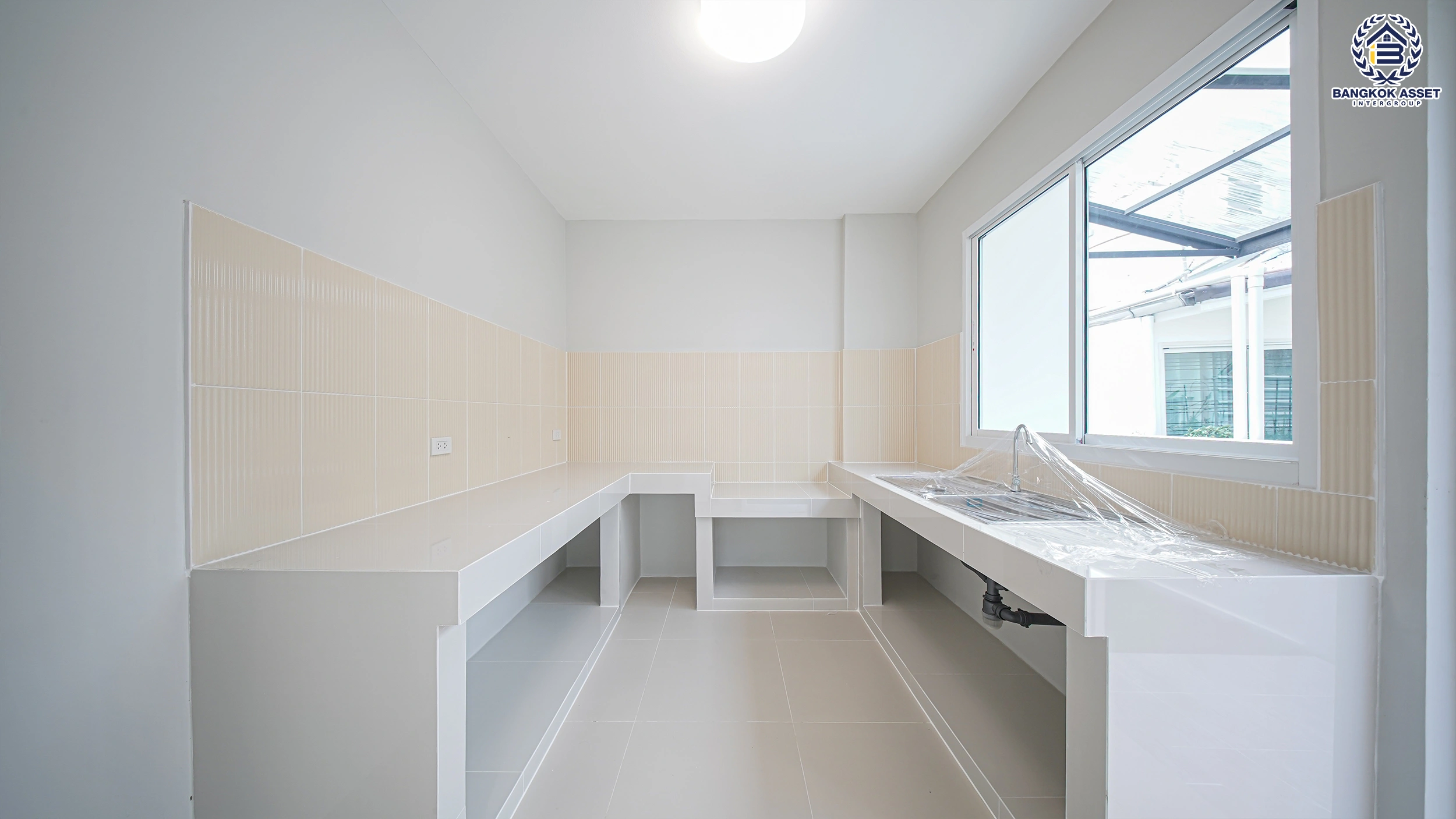 บ้านเดี่ยวรีโนเวทใหม่ โครงการ มัณฑนา วัชรพล-รามอินทรา 2 เนื้อที่ 62.1 ตร.ว. พื้นที่ใช้สอย 176 ตร.ม. ฟังก์ชัน 3 ห้องนอน 3 ห้องน้ำ จอดรถได้ 2 คัน  เดินทางสะดวก เชื่อมต่อถนนวัชรพล ถนนรามอินทรา ถนนสุขาภิบาล 5 ใกล้ทางด่วนฉลองรัช รถไฟฟ้าสายสีชมพู "สถานีวัชรพล" และแหล่งอำนวยความสะดวกครบครัน