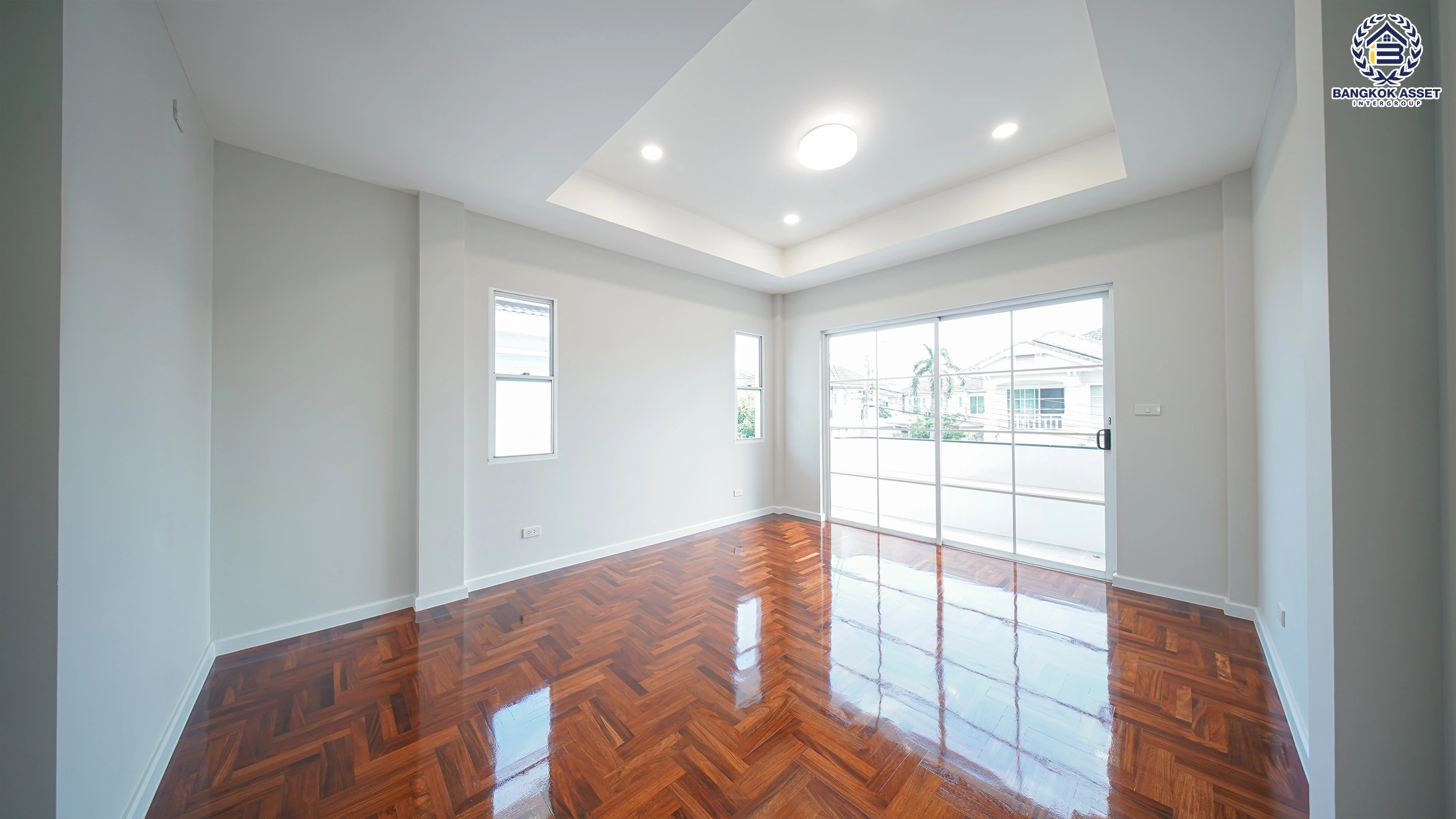 บ้านเดี่ยวรีโนเวทใหม่ โครงการ มัณฑนา วัชรพล-รามอินทรา 2 เนื้อที่ 62.1 ตร.ว. พื้นที่ใช้สอย 176 ตร.ม. ฟังก์ชัน 3 ห้องนอน 3 ห้องน้ำ จอดรถได้ 2 คัน  เดินทางสะดวก เชื่อมต่อถนนวัชรพล ถนนรามอินทรา ถนนสุขาภิบาล 5 ใกล้ทางด่วนฉลองรัช รถไฟฟ้าสายสีชมพู "สถานีวัชรพล" และแหล่งอำนวยความสะดวกครบครัน