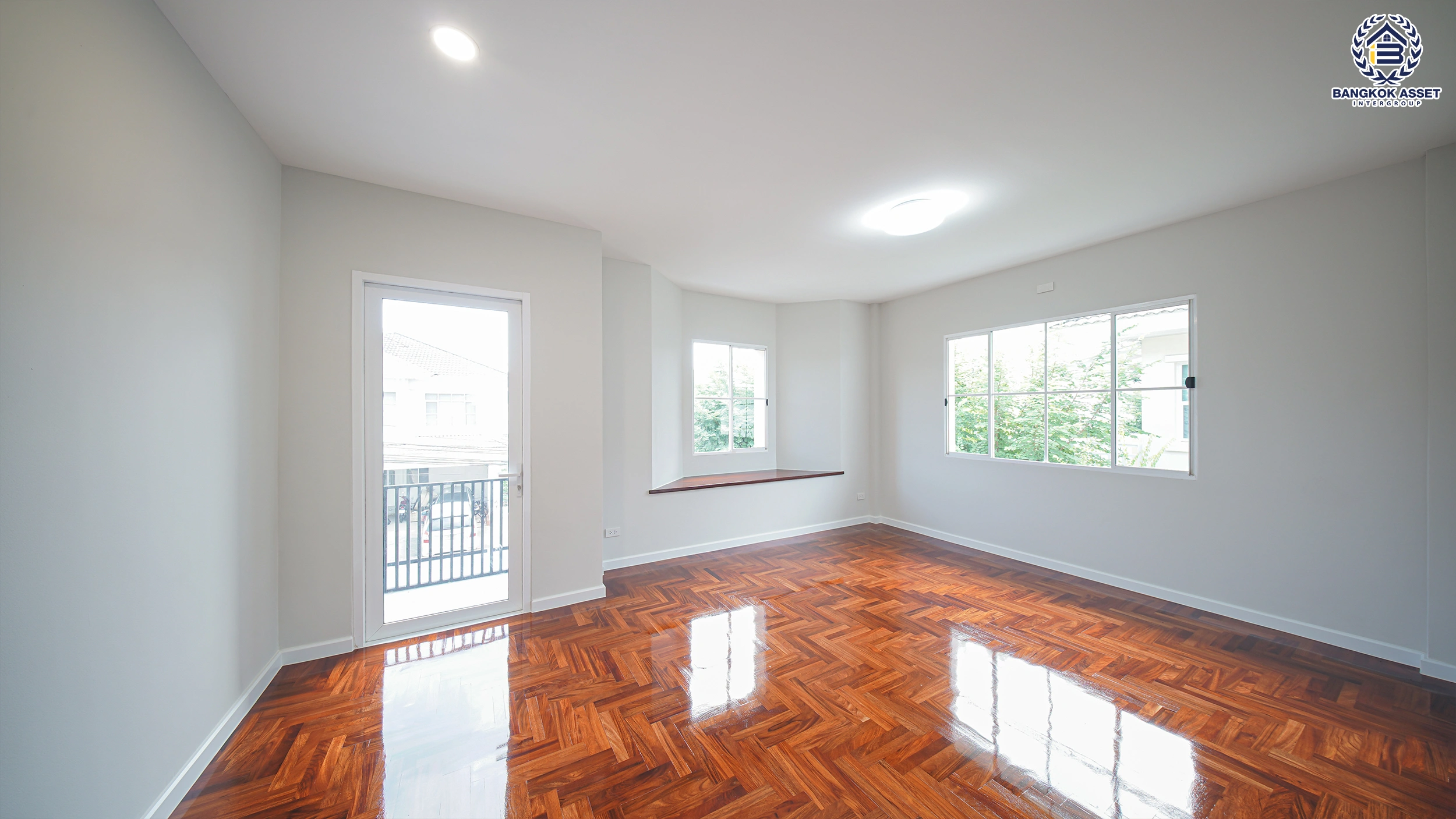 บ้านเดี่ยวรีโนเวทใหม่ โครงการ มัณฑนา วัชรพล-รามอินทรา 2 เนื้อที่ 62.1 ตร.ว. พื้นที่ใช้สอย 176 ตร.ม. ฟังก์ชัน 3 ห้องนอน 3 ห้องน้ำ จอดรถได้ 2 คัน  เดินทางสะดวก เชื่อมต่อถนนวัชรพล ถนนรามอินทรา ถนนสุขาภิบาล 5 ใกล้ทางด่วนฉลองรัช รถไฟฟ้าสายสีชมพู "สถานีวัชรพล" และแหล่งอำนวยความสะดวกครบครัน