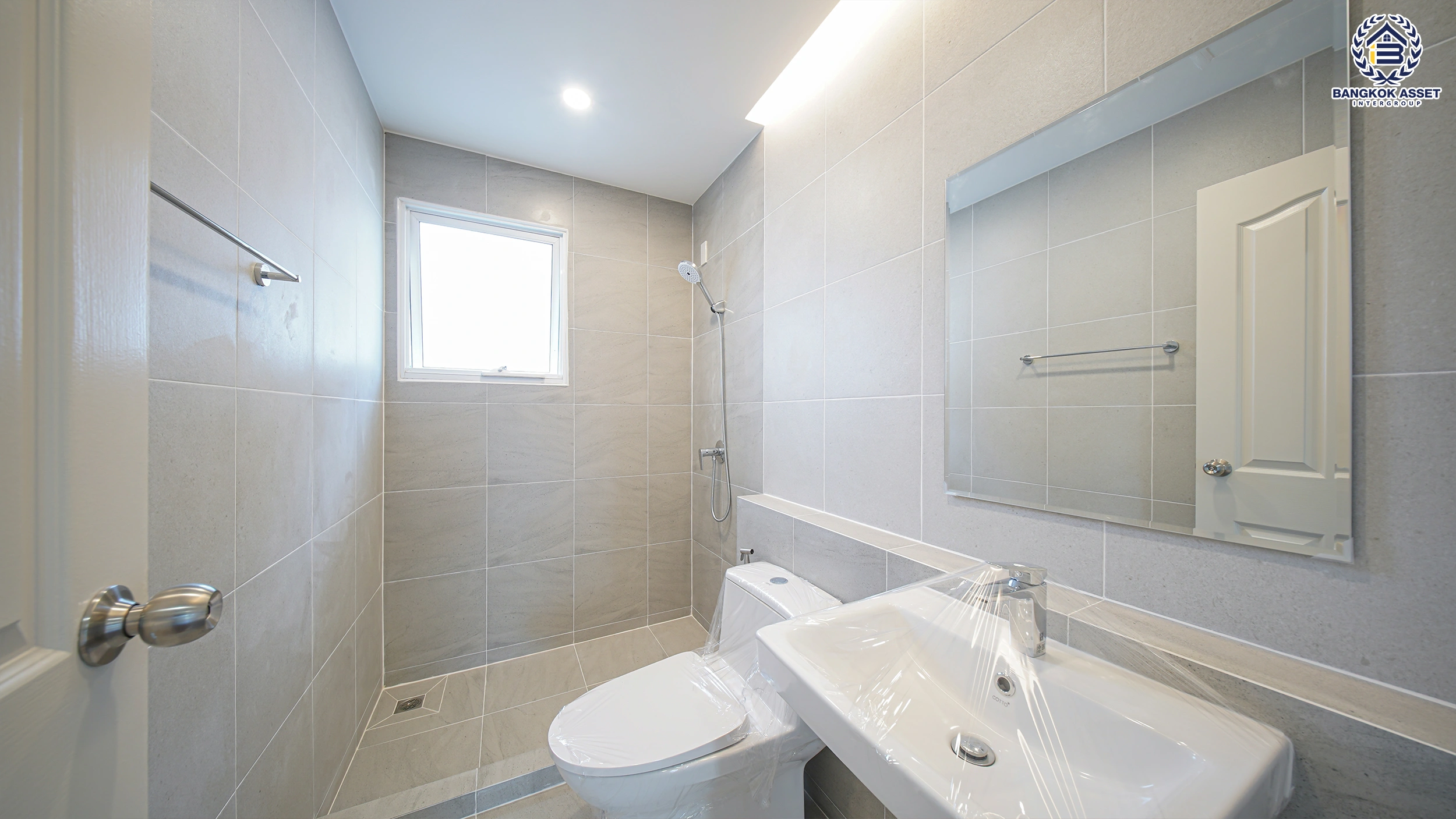 บ้านเดี่ยวรีโนเวทใหม่ โครงการ มัณฑนา วัชรพล-รามอินทรา 2 เนื้อที่ 62.1 ตร.ว. พื้นที่ใช้สอย 176 ตร.ม. ฟังก์ชัน 3 ห้องนอน 3 ห้องน้ำ จอดรถได้ 2 คัน  เดินทางสะดวก เชื่อมต่อถนนวัชรพล ถนนรามอินทรา ถนนสุขาภิบาล 5 ใกล้ทางด่วนฉลองรัช รถไฟฟ้าสายสีชมพู "สถานีวัชรพล" และแหล่งอำนวยความสะดวกครบครัน